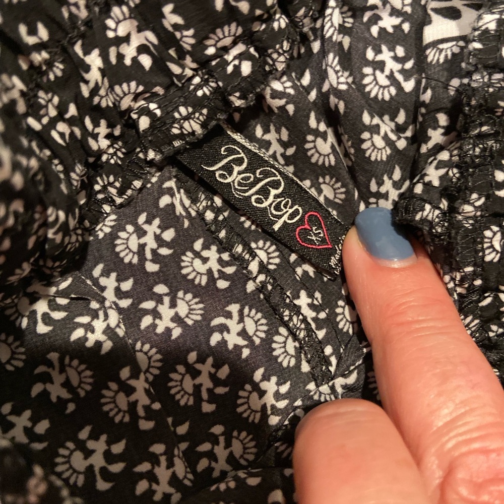 BeBop XS Black & White High-Waisted Patterned Shorts with Pockets - Picture 3 of 5